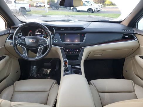 Used 2018 Cadillac XT5 Luxury w/ Driver Awareness Package image 11