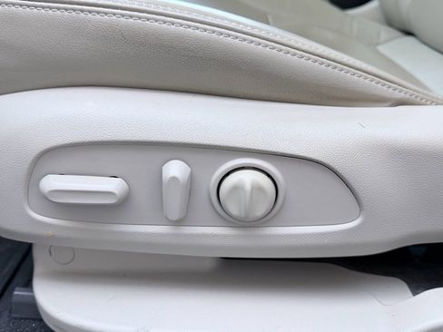 Used 2018 Buick Enclave Essence image 24