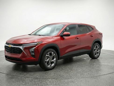 Used 2025 Chevrolet Trax LT image 3