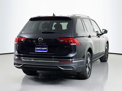 Certified 2023 Volkswagen Tiguan SE w/ Panoramic Sunroof Package AWD/4WD image 7