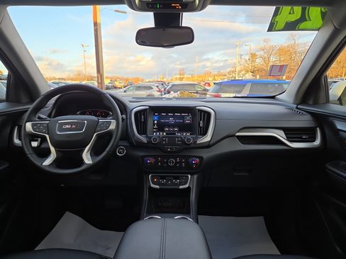 Used 2024 GMC Terrain SLT image 14