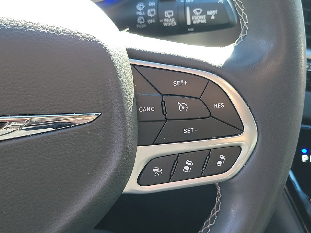 Used 2026 Chrysler Pacifica Select FWD image 36