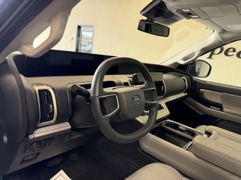 Used 2025 Ford Expedition Active AWD/4WD image 14