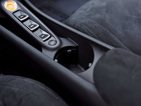 Used 2026 McLaren Artura RWD image 81