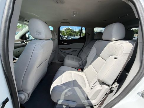 Used 2022 GMC Acadia SLE FWD image 23