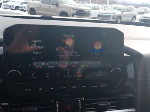 Used 2022 Nissan Pathfinder SL w/ SL Black Package image 18