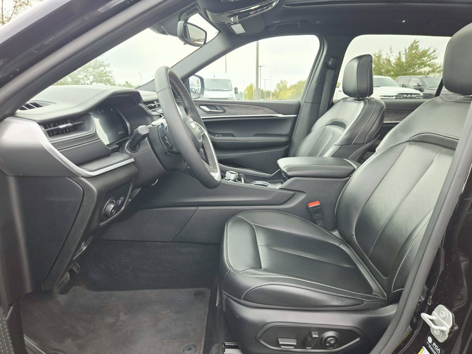 Used 2024 Jeep Grand Cherokee L Limited AWD/4WD image 13