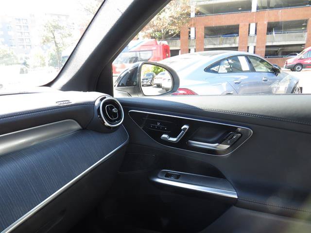 Used 2025 Mercedes-Benz GLC 350e 4MATIC w/ AMG Line image 15