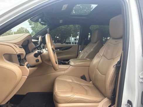 Used 2018 Cadillac Escalade Platinum AWD/4WD image 10