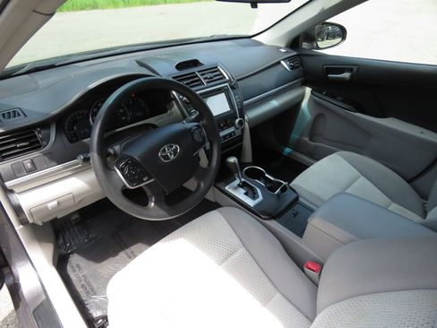 Used 2014 Toyota Camry LE FWD image 11