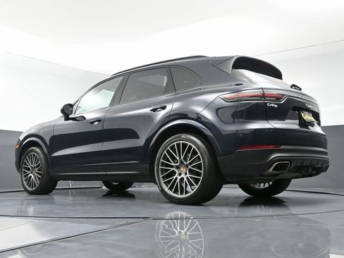 Used 2023 Porsche Cayenne Platinum Edition image 59