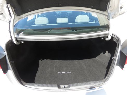 Used 2014 Hyundai Elantra SE w/ Option Group 02 FWD image 32