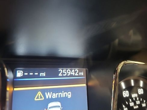 Used 2019 Nissan Titan S image 11