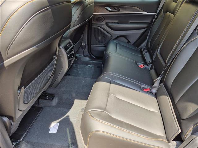 New 2026 Jeep Grand Cherokee Limited AWD/4WD image 17
