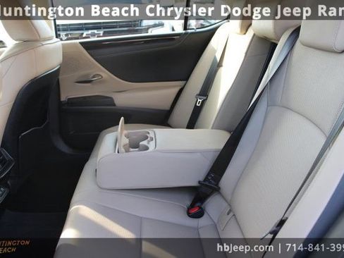 Used 2019 Lexus ES 350 w/ Premium Package image 32