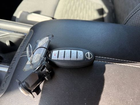 Used 2025 Nissan Pathfinder SV image 22