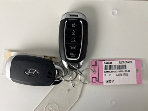 Used 2022 Hyundai Elantra Limited w/ Preferred Accessory Package FWD image 22
