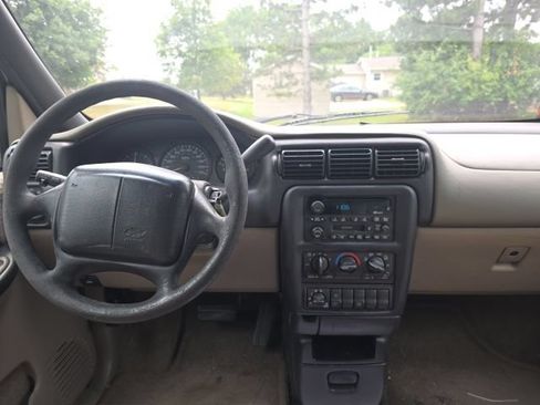 Used 2000 Chevrolet Venture LS FWD image 13