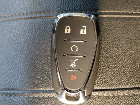Used 2022 Chevrolet Traverse LT FWD image 32