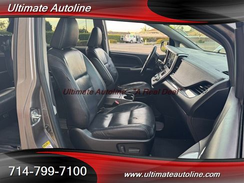 Used 2017 Toyota Sienna SE Premium image 31