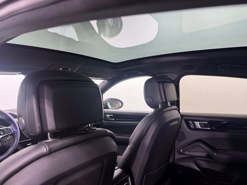 Used 2023 Porsche Cayenne Base image 23