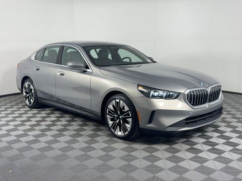 Certified 2025 BMW 530i image 7