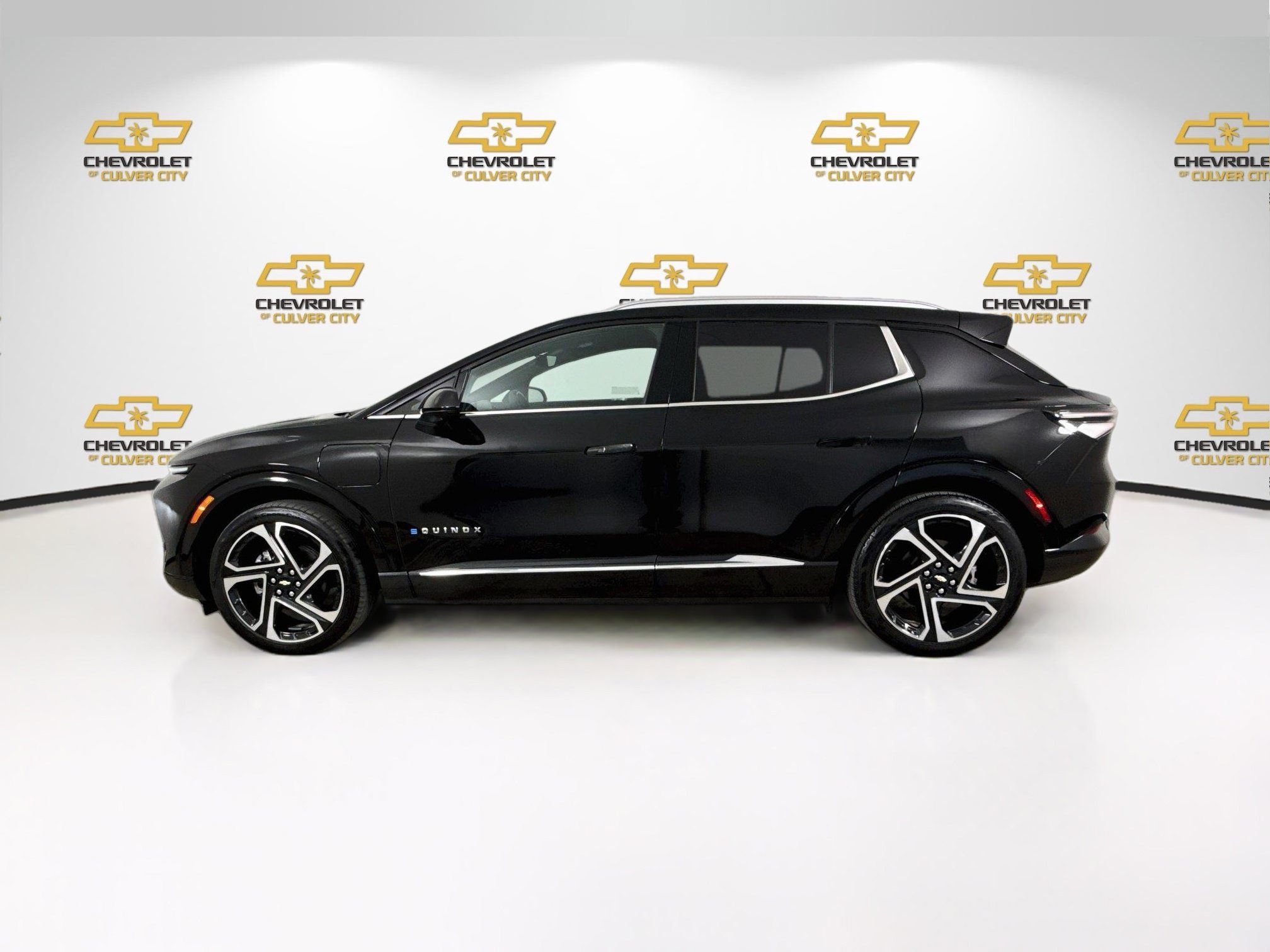 Used 2025 Chevrolet Equinox EV LT w/ Convenience Package II FWD image 5