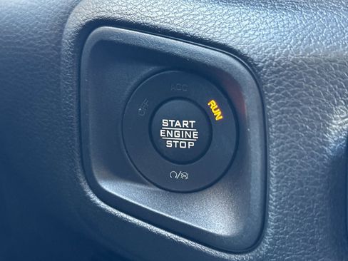 Used 2025 Jeep Wrangler Willys image 33