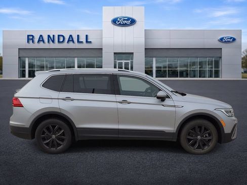Used 2024 Volkswagen Tiguan SE FWD image 6