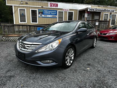 Used 2013 Hyundai Sonata SE w/ Navigation & Sunroof Pkg image 2