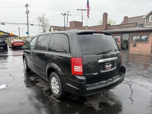 Used 2008 Chrysler Town & Country LX FWD image 4