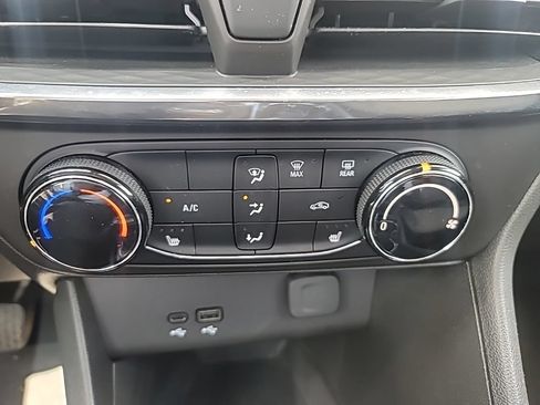 Used 2024 Buick Encore GX Preferred w/ Comfort Package FWD image 17