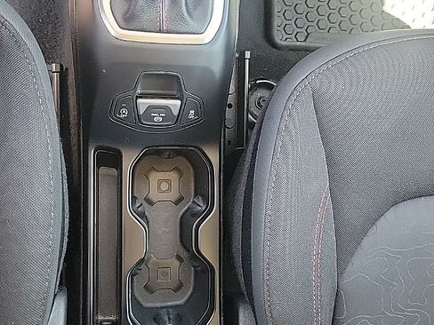 Used 2023 Jeep Renegade Trailhawk AWD/4WD image 30