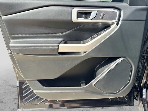 Used 2022 Ford Explorer XLT w/ Equipment Group 202A AWD/4WD image 31