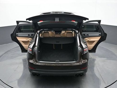 Certified 2023 Porsche Cayenne S Platinum AWD/4WD image 28