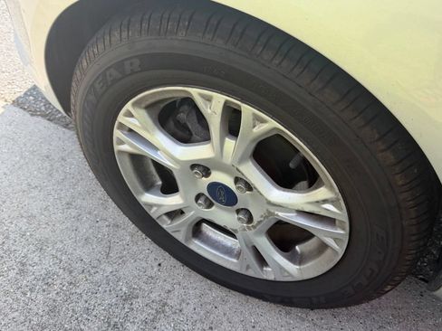 Used 2016 Ford Fiesta SE FWD image 9