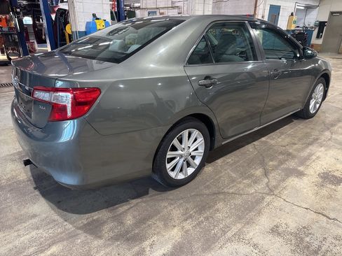 Used 2014 Toyota Camry XLE image 7