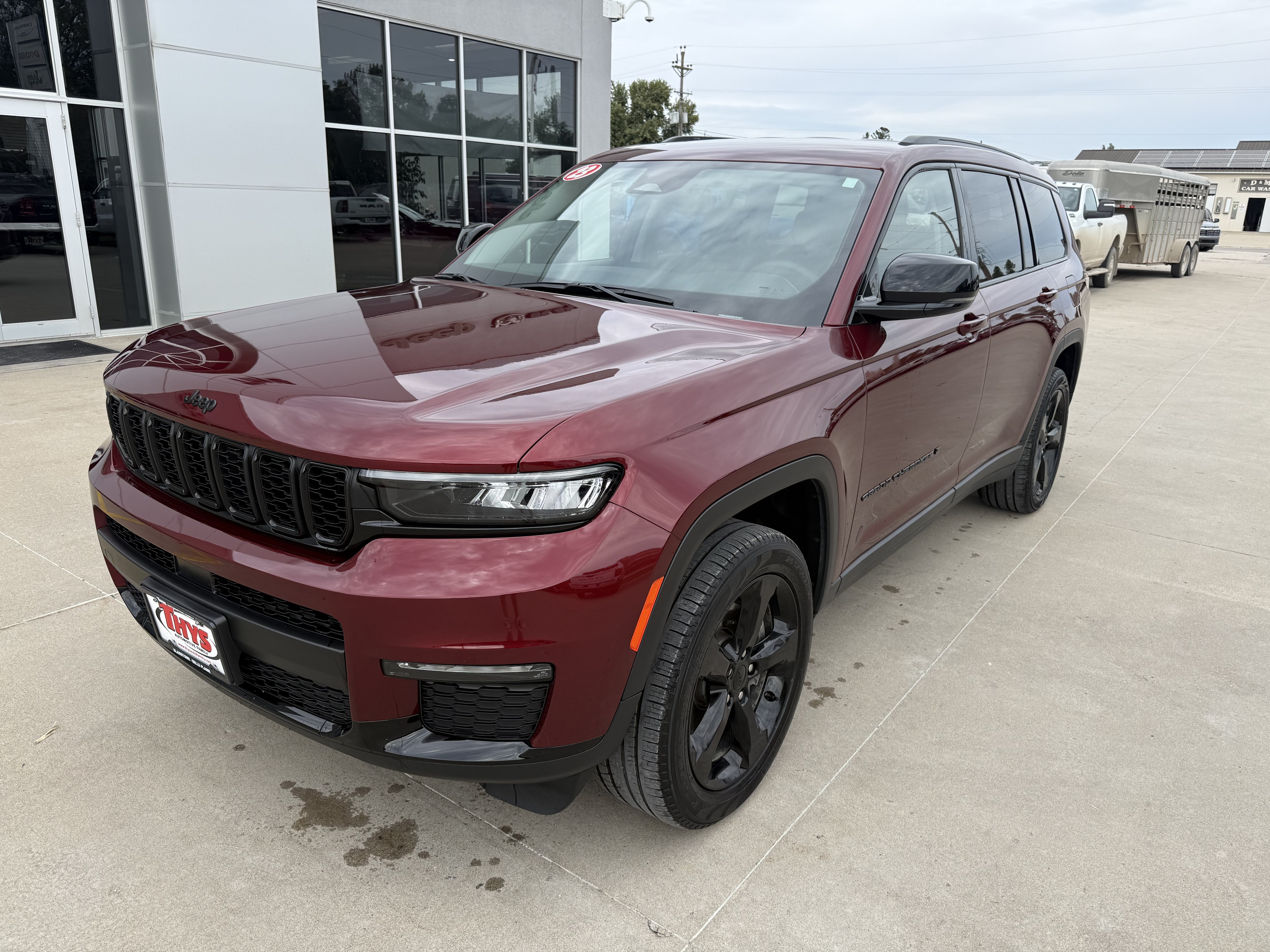 Used 2023 Jeep Grand Cherokee L Limited w/ Black Appearance Package AWD/4WD image 36