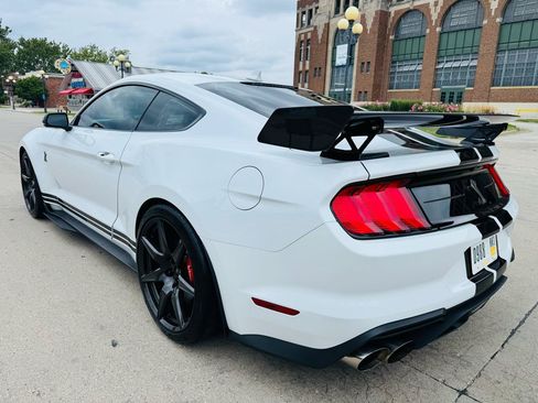 Used 2021 Ford Mustang Shelby GT500 w/ Carbon Fiber Track Pack RWD image 5