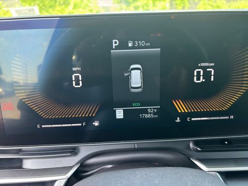 Used 2026 Kia Carnival FWD image 42