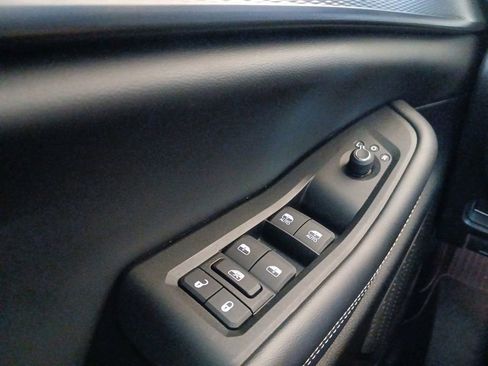 Used 2025 Jeep Grand Cherokee Altitude AWD/4WD image 30