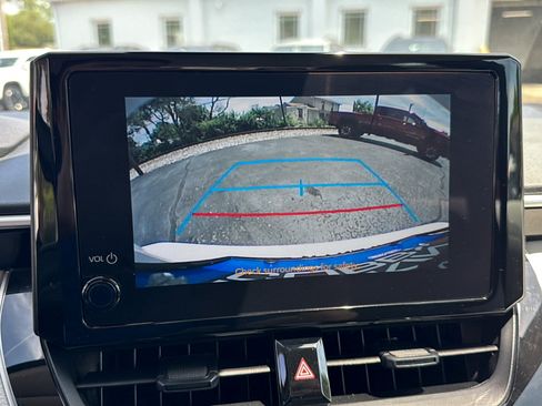 Used 2025 Toyota Corolla LE FWD image 14