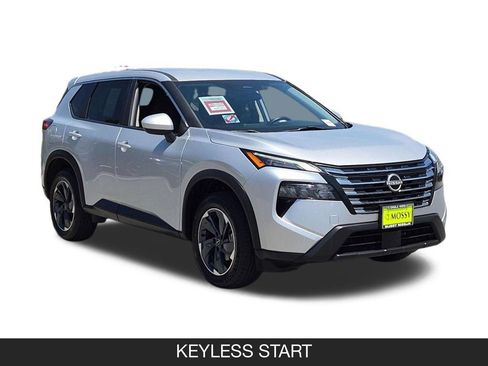 Used 2024 Nissan Rogue SV FWD image 2