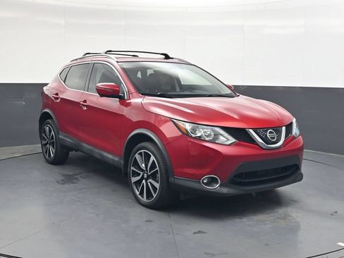 Used 2018 Nissan Rogue Sport SL FWD image 2