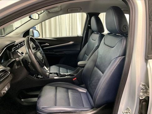 Used 2023 Chevrolet Bolt EUV LT w/ Convenience Package FWD image 10
