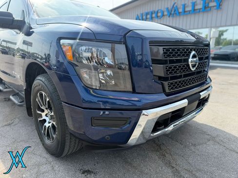 Used 2021 Nissan Titan SV w/ SV Convenience Package AWD/4WD image 10
