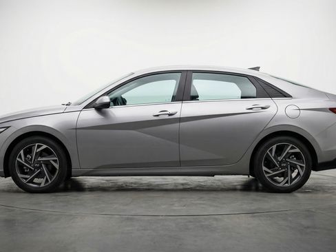 Used 2025 Hyundai Elantra Limited FWD image 5