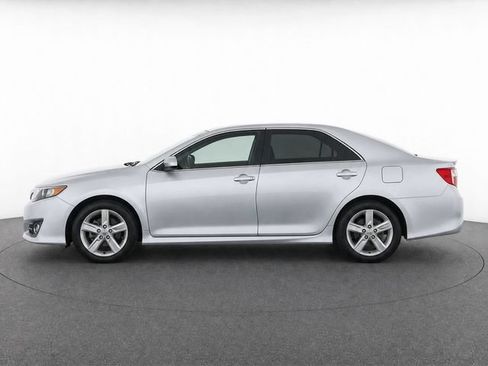 Used 2013 Toyota Camry SE FWD image 4