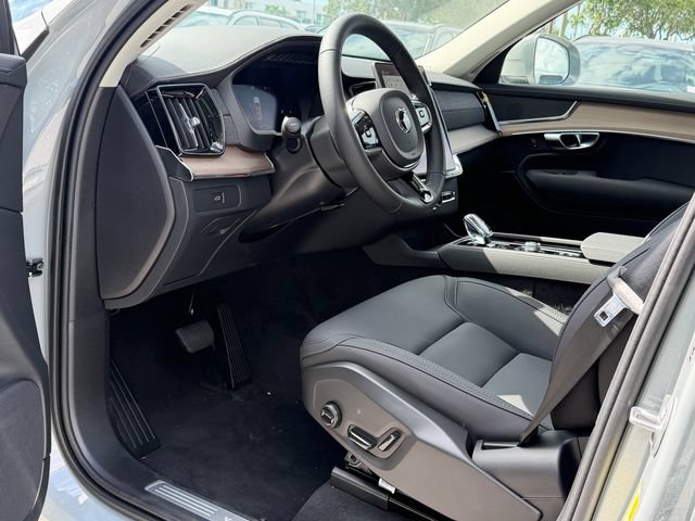New 2026 Volvo XC90 B5 Plus w/ Protection Package Premier AWD/4WD image 13