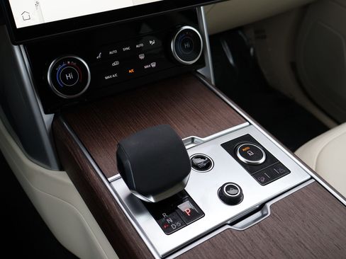 Certified 2023 Land Rover Range Rover SE AWD/4WD image 22